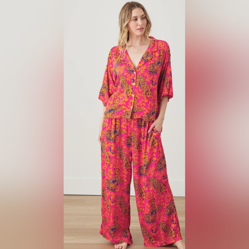 Like New Printfresh City Cats Satin Wildest Dreams Set, Size Small.